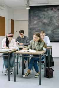 Fakta Kuliah Sambil Kerja Rahasia Sukses Finansial dan Karier Muda