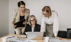 Bukan Menjilat! Ini Rahasia Skill Managing Up Agar Disayang Bos